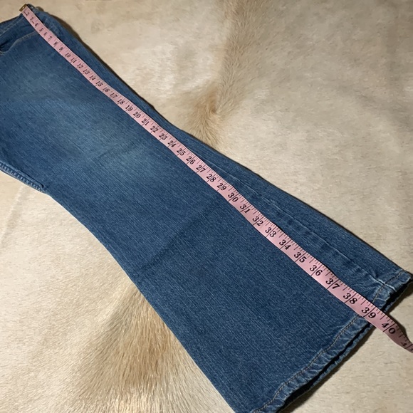 Signature by LEVIS STRAUSS Bootcut Medium Blue Jeans Misses 10 Short - Picture 9 of 13